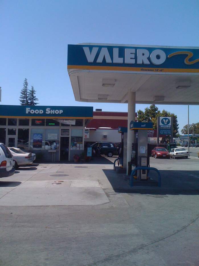 Valero Gas Station - Stanford